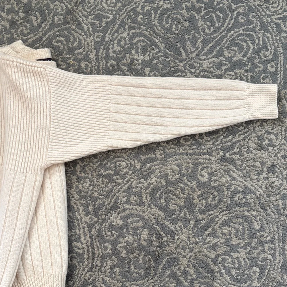 Gant 💯 Wool Ribbed Crewneck Sweater